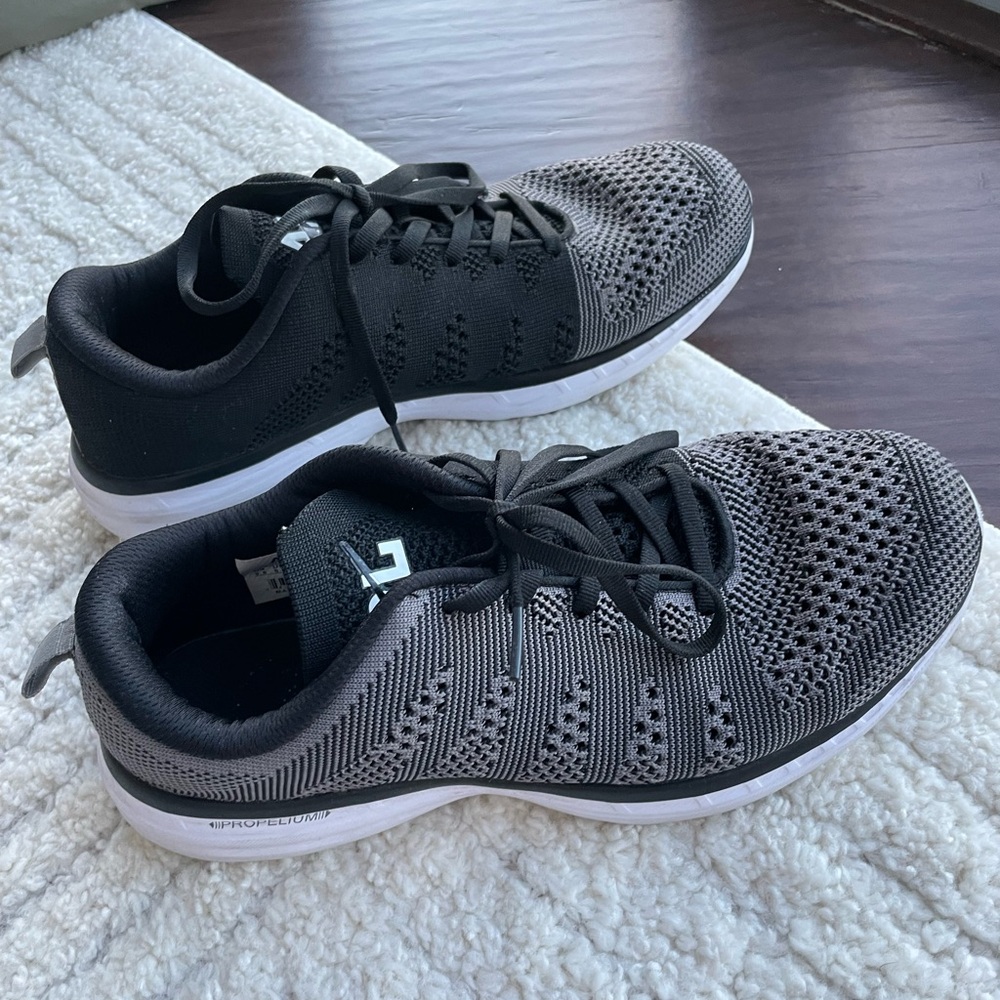 APL Techloom Men’s Shoes Black Gray 9.5